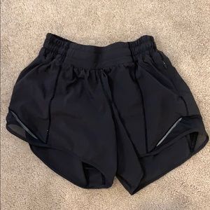 lululemon hotty hot 4.0 shorts